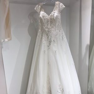 Essence of Australia Wedding Dress
